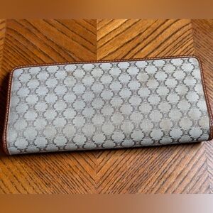 Authentic Celine Vintage Macadam
Wallet Beige/Brown